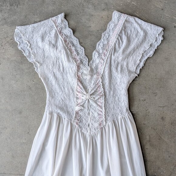 Vintage Cinema Etoile White Lace V-Neck Midi Length Night Gown - Picture 2 of 5